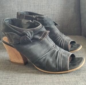 Paul Green Size 7.5 Stylish Black Heeled Peep Toe Sandals Suede